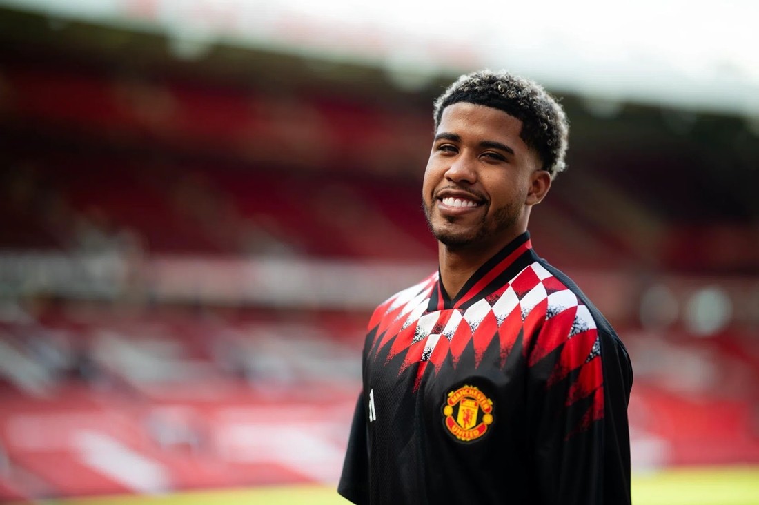 Andrey Santos liệu có chơi ngay từ đầu trước PSG? Ảnh: Manchester United FC.