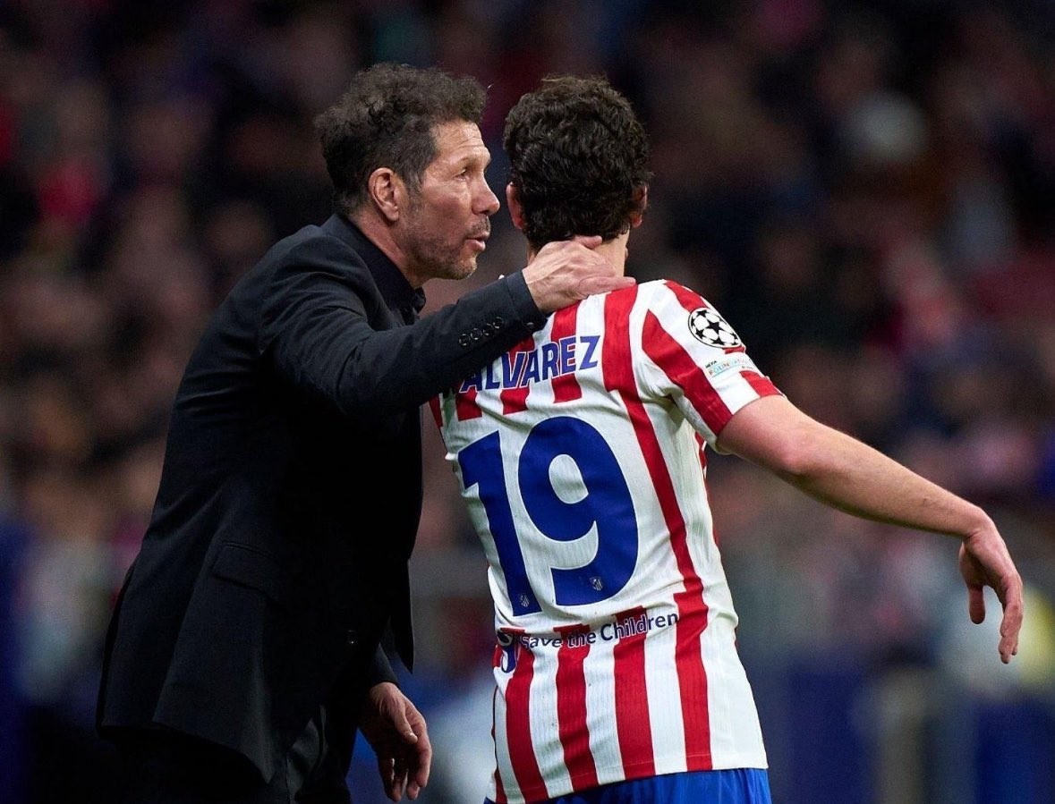 HLV Diego Simeone lên tiếng về tương lai Julian Alvarez. Ảnh: Getty Images.
