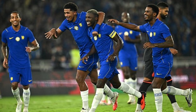 Moises Caicedo khép lại ngày đại thắng cho Chelsea. Ảnh: Getty Images