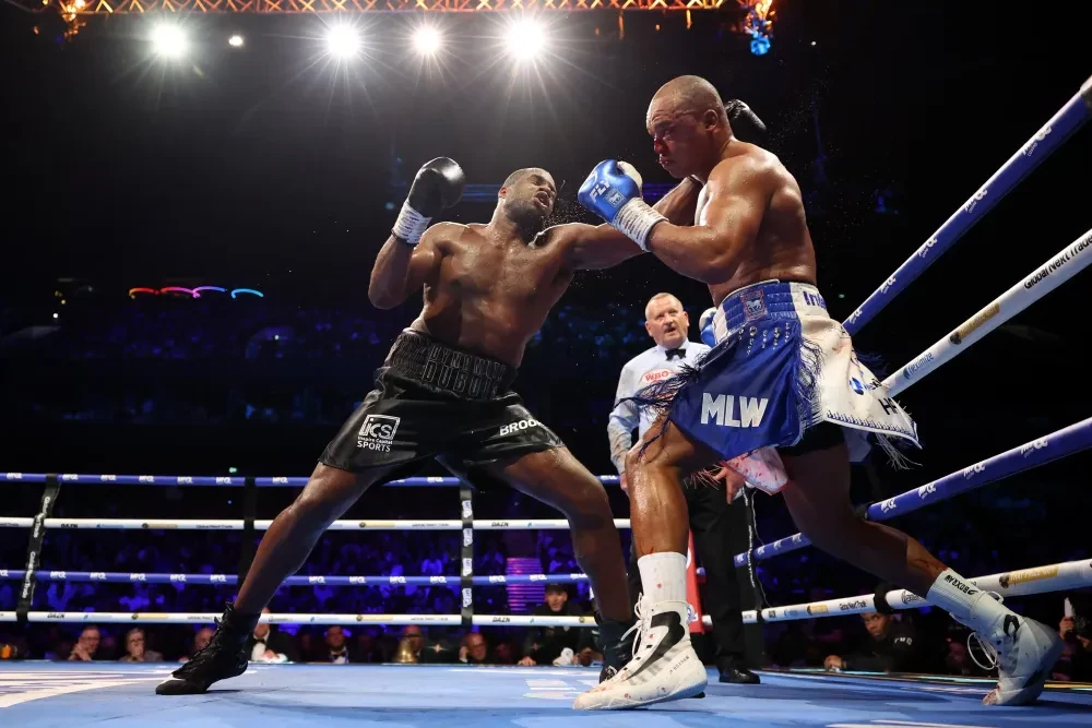 Daniel Dubois tung cú đấm vào Fabio Wardley