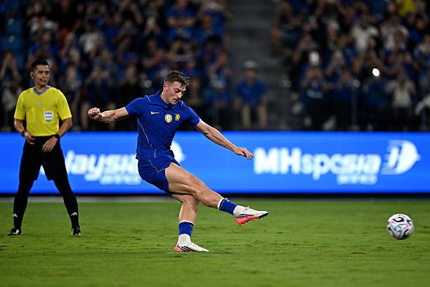 Liam Delap lập cú đúp trên chấm 11m cho Chelsea. Ảnh: Getty Images.
