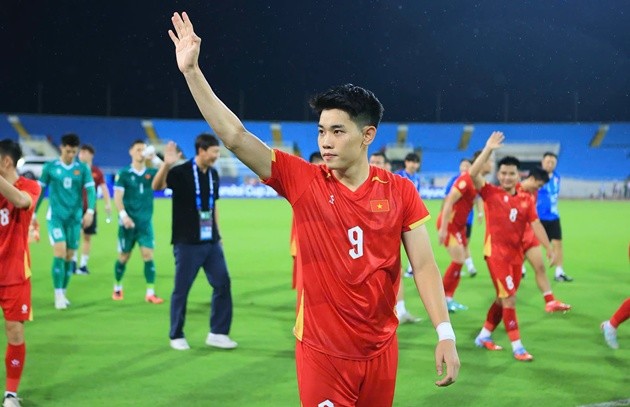 Đình Bắc gánh vác hàng công khi Xuân Son ngồi ngoài. (Ảnh: VFF)