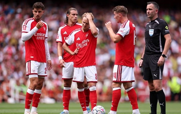 Arsenal nhận 3 bàn thua trước Dortmund. (Ảnh: Mirror)