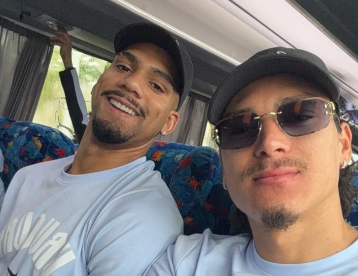Nunez và Ronald Araujo. Ảnh: Tài khoản X của Nunez.