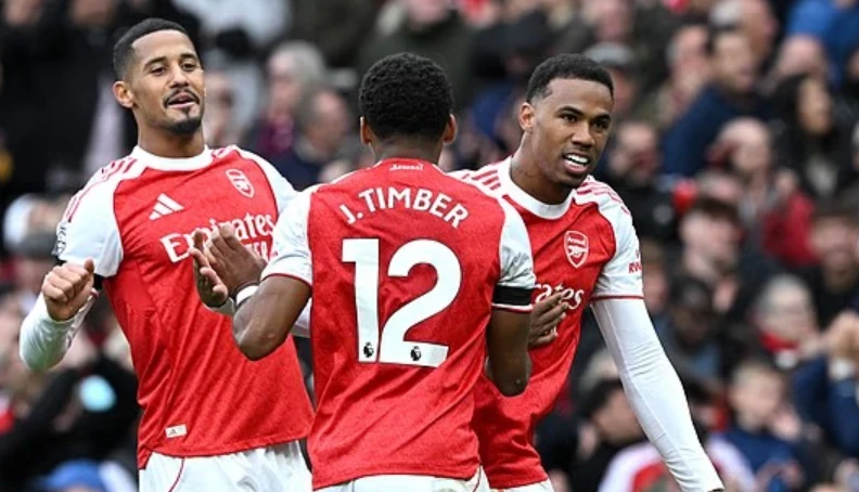 Saliba và Timber ngồi ngoài dài hạn bởi chấn thương. Ảnh: Getty.