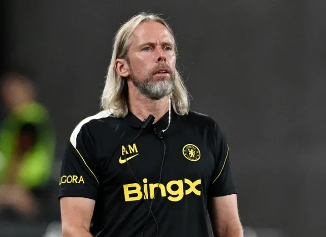 Austin MacPhee nổi nóng khi Delap bị phạm lỗi. Ảnh: Getty.