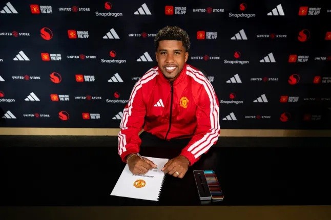  Santos đã cập bến MU. Ảnh: Getty.