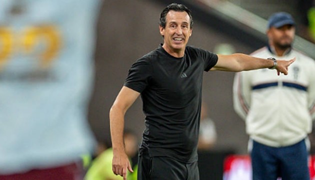 HLV Unai Emery sẽ phải tính toán nhân sự kỹ lưỡng cho mùa giải mới. Ảnh: Getty Images
