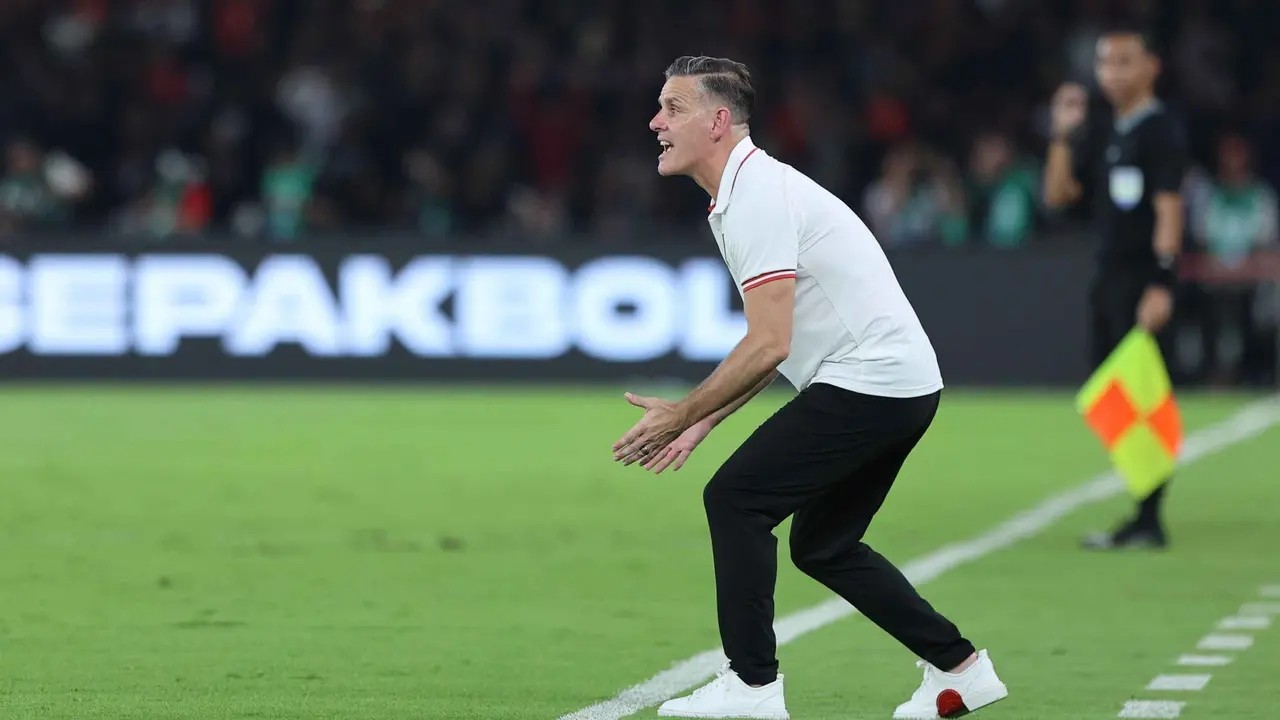 HLV John Herdman vẫn được tin tưởng sau thất bại tại ASEAN Cup 2026. Ảnh: Bola.