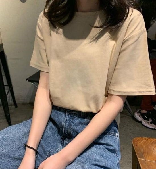 Phần tay áo nên có độ rộng vừa đủ để không bó vào da nhưng cũng không phồng quá mức.