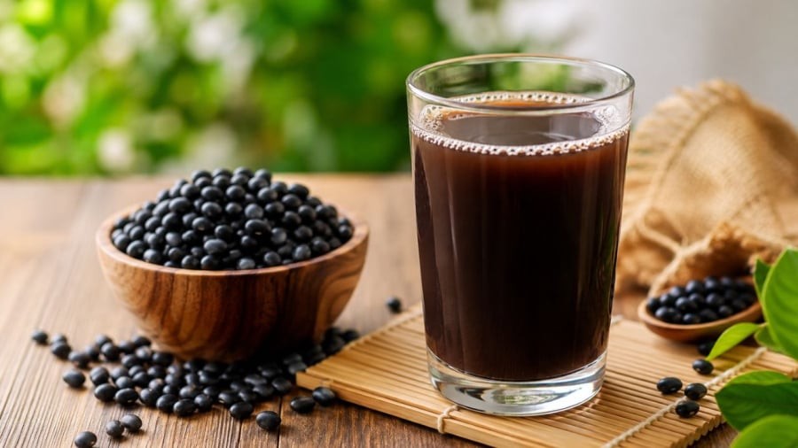 Không phải ai cũng nên uống nước đậu đen