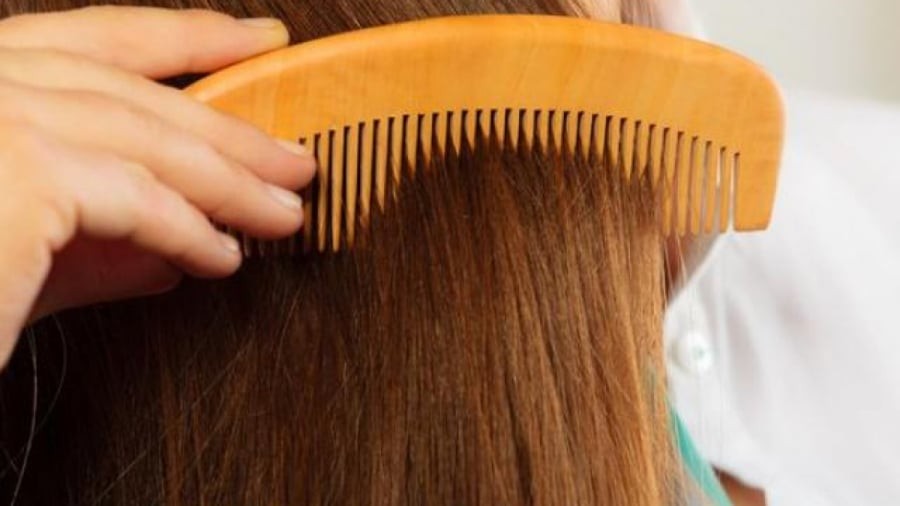 Tránh giật mạnh khi tóc đang rối.