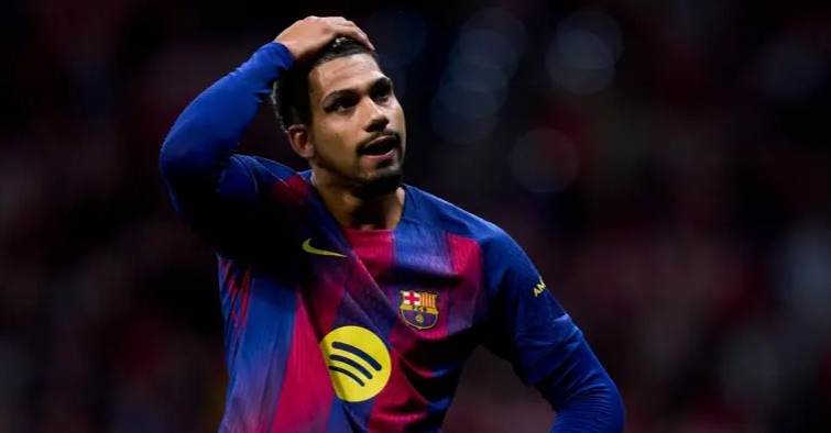 Araujo rời Barca để đầu quân cho Liverpool. Ảnh: Getty.