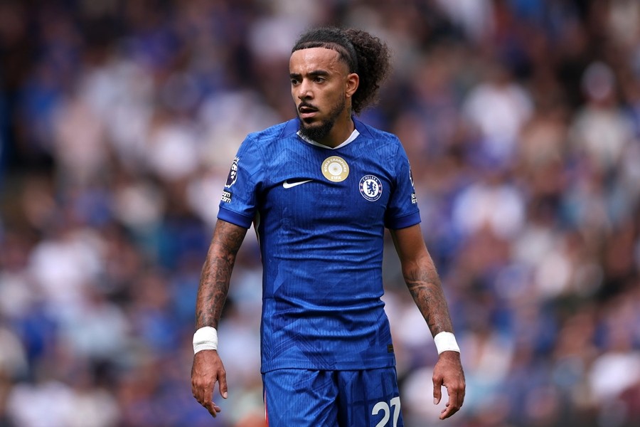 Malo Gusto thường phải ngồi dự bị tại Chelsea. Ảnh: Chelsea FC.