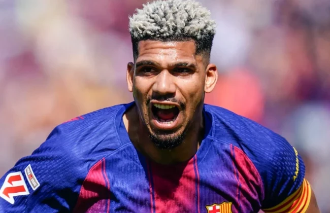 Ronald Araujo vấp phải sự hoài nghi từ giới chuyên môn và CĐV. Ảnh: Imago.