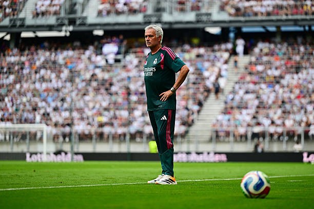 Mourinho vẫn còn một số việc phải làm trên TTCN. Ảnh: Getty Images. 