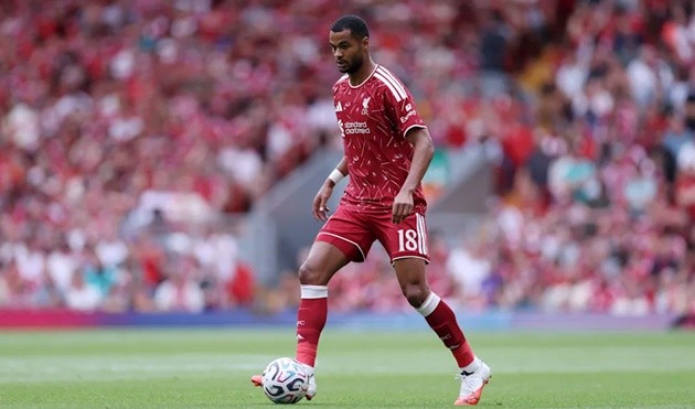 Cầu thủ Hà Lan có xu hướng dắt vào trung lộ từ cánh trái. (Ảnh: Sports.yahoo)