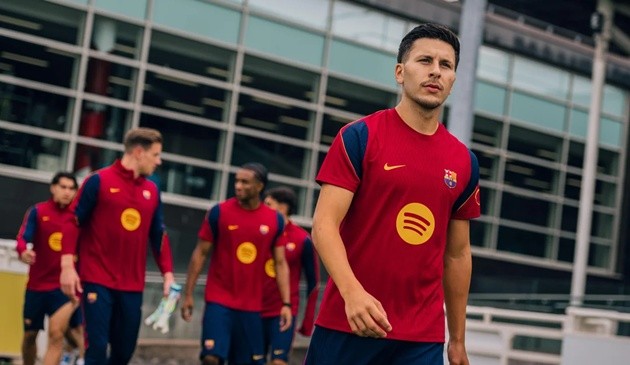 Barca xác nhận Ronni