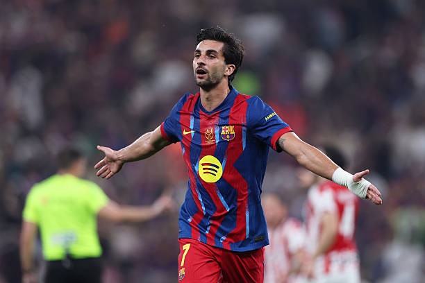 Ferran Torres đang đứng trước cánh cửa rời Camp Nou. Ảnh: 