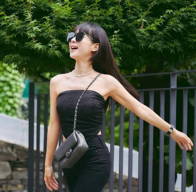 Cho Yeo Jeong thừa nhận cô khá yêu thích những món ăn nhiều năng lượng như bánh kem, mì tương đen hay pizza.