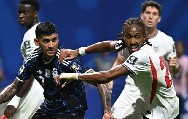 Tottenham quyết định bán cả Spence lẫn Romero. Ảnh: Getty.