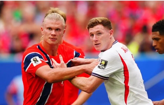 Haaland và Anderson từng có pha va chạm đáng chú ý ở kỳ World Cup. Ảnh: Getty.