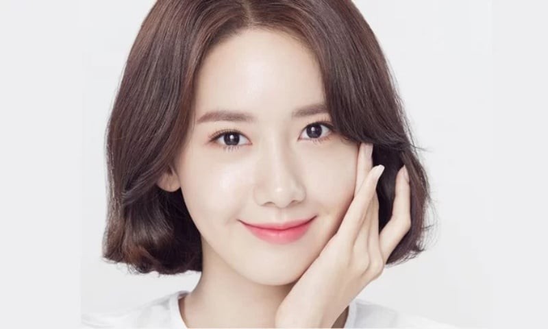 Khi sử dụng retinoid, dưỡng ẩm và chống nắng vào ban ngày cũng cần được chú trọng.