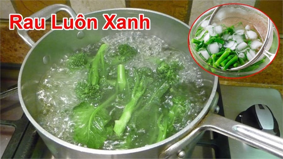 Thực tế, có một mẹo khá đơn giản mà các bà nội trợ có thể áp dụng: khi luộc rau, chỉ cần cho một chút muối vào nồi nước. Tuy nhiên, muối chỉ là một phần của bí quyết. 