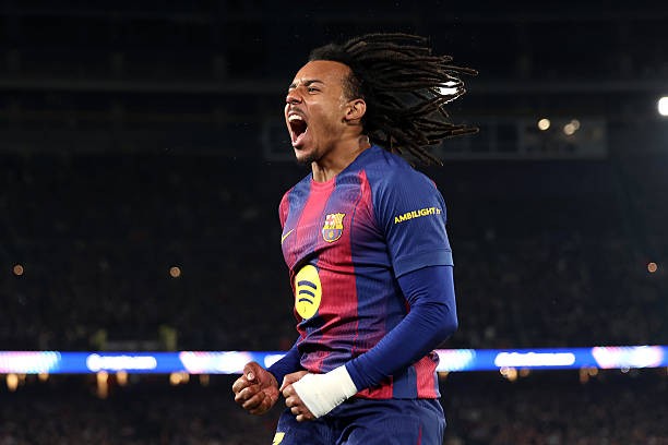 Kounde lọt vào tầm ngắm của Arsenal. Ảnh: Getty Images. 