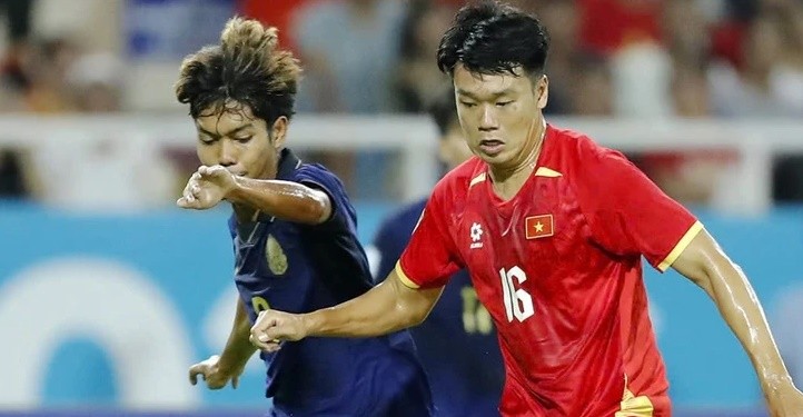 Thành Chung đang giữ một vai trò quan trọng nơi hàng phòng ngự Việt Nam. Ảnh: AFC.