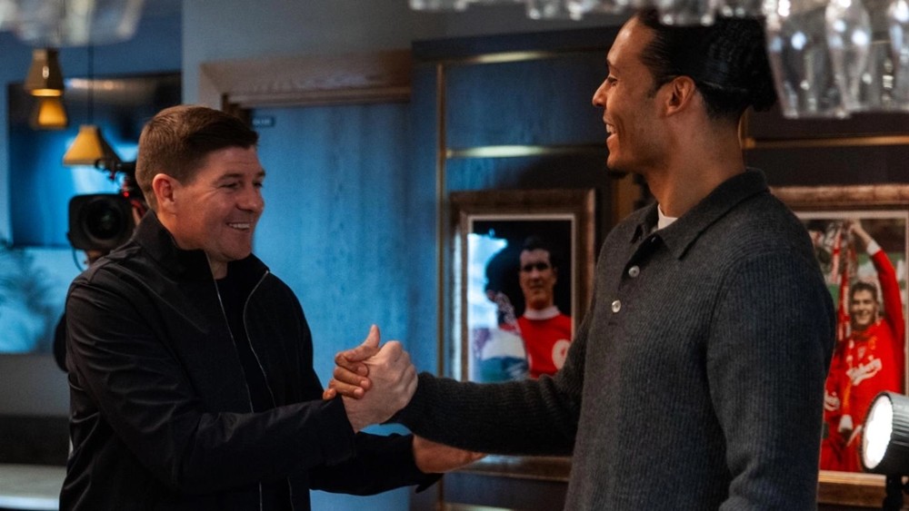 Huyền thoại Steven Gerrard và Virgil van Dijk. Ảnh: Liverpool FC.