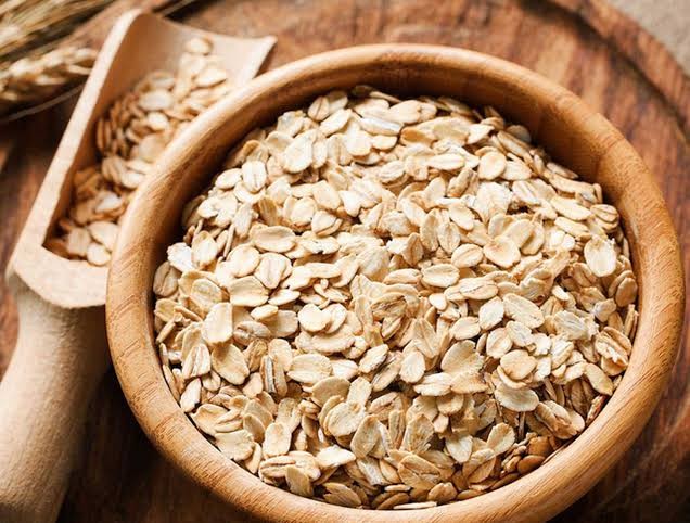 Trong khi đó, yến mạch có khả năng tạo cảm giác dịu nhẹ trên da và hỗ trợ duy trì độ ẩm