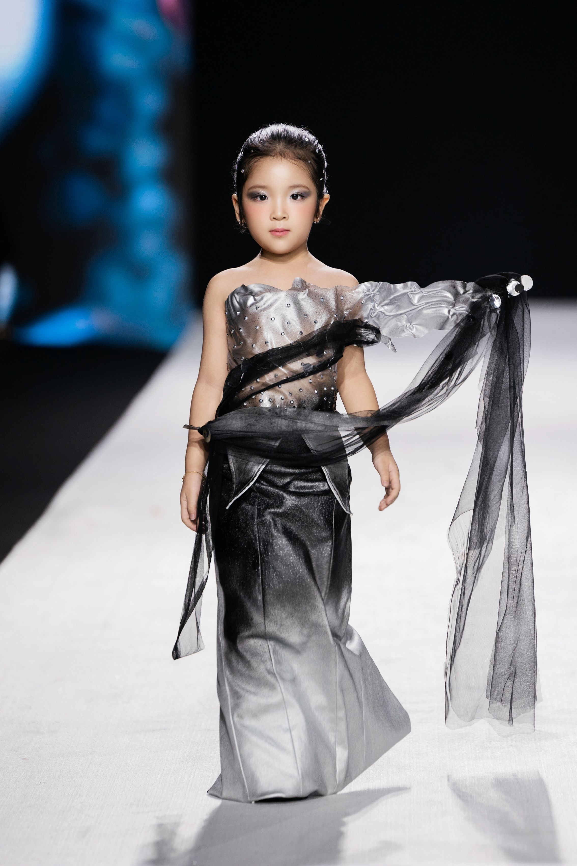 Tường Vy gây ấn tượng với diện mạo thời thượng và đầy khí chất trong trang phục của NTK Huỳnh Thành Phát.jpeg