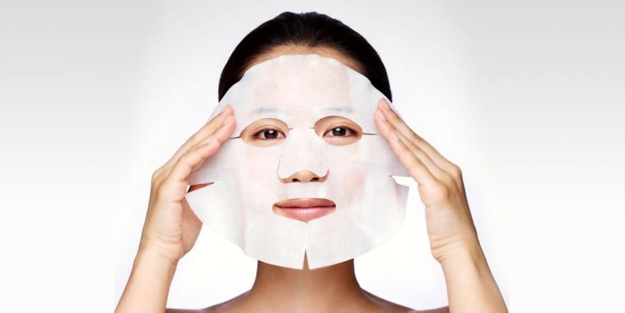 Đây cũng là bước khởi động tương đối an toàn cho một tuần chăm sóc da vì không tạo áp lực quá lớn lên bề mặt da.

