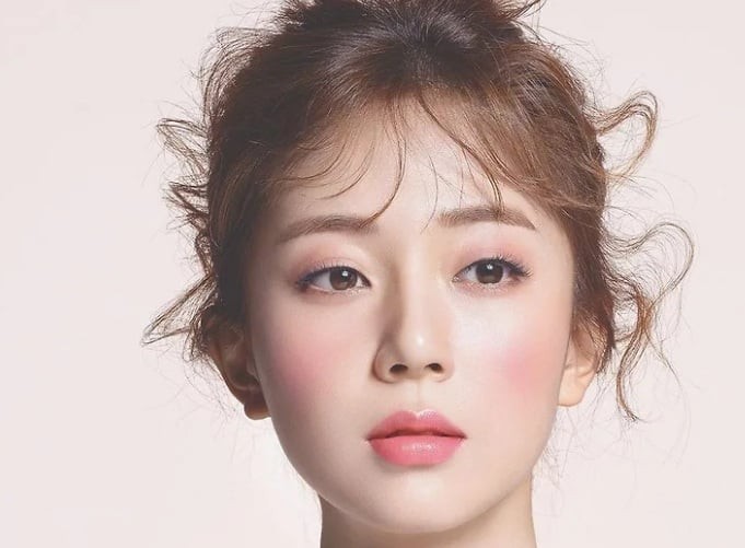 Má hồng là bước nhỏ nhưng có ảnh hưởng rõ rệt đến diện mạo. 