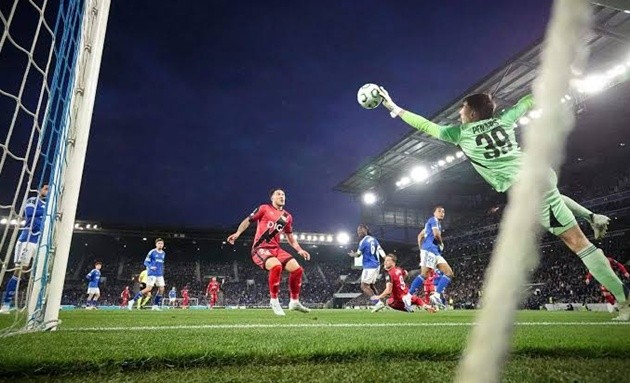 Thủ thành 21 tuổi sẵn sàng tỏa sáng ở mùa giải 2026/27. (Ảnh: The Athletic)