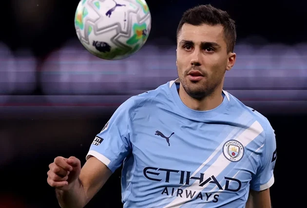 Barca vẫn chưa thể đạt thỏa thuận chiêu mộ Rodri từ Man City. Ảnh: Getty Images
