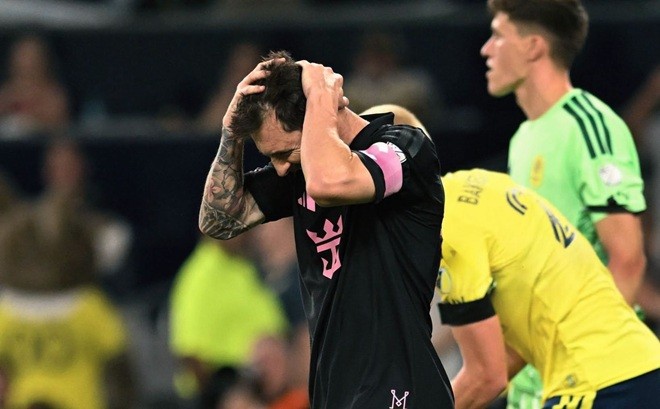 Messi đã đá hỏng penalty. Ảnh: Miami Herald.
