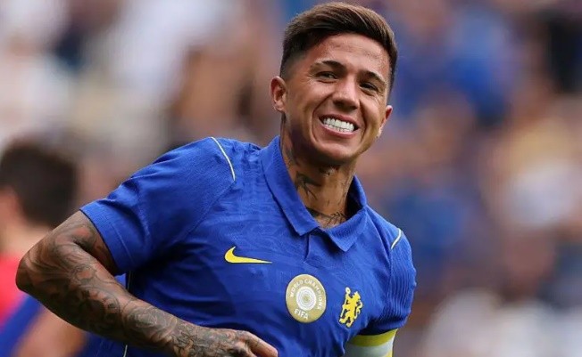 Enzo Fernandez bị cổ động viên la ó. Ảnh: Getty.