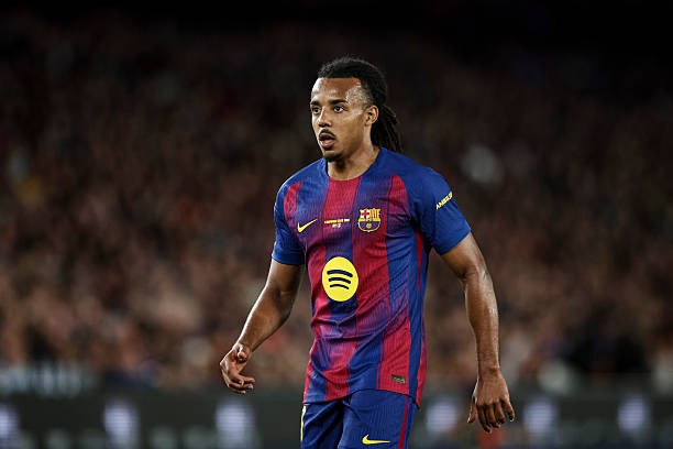 Jules Kounde gây ấn tượng trong màu áo Barcelona. Ảnh: Getty Images