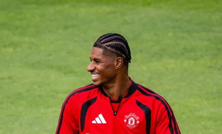 Marcus Rashford trở lại Man United sau một mùa giải thi đấu cho Barca dưới dạng cho mượn. Ảnh: Manchester United FC.