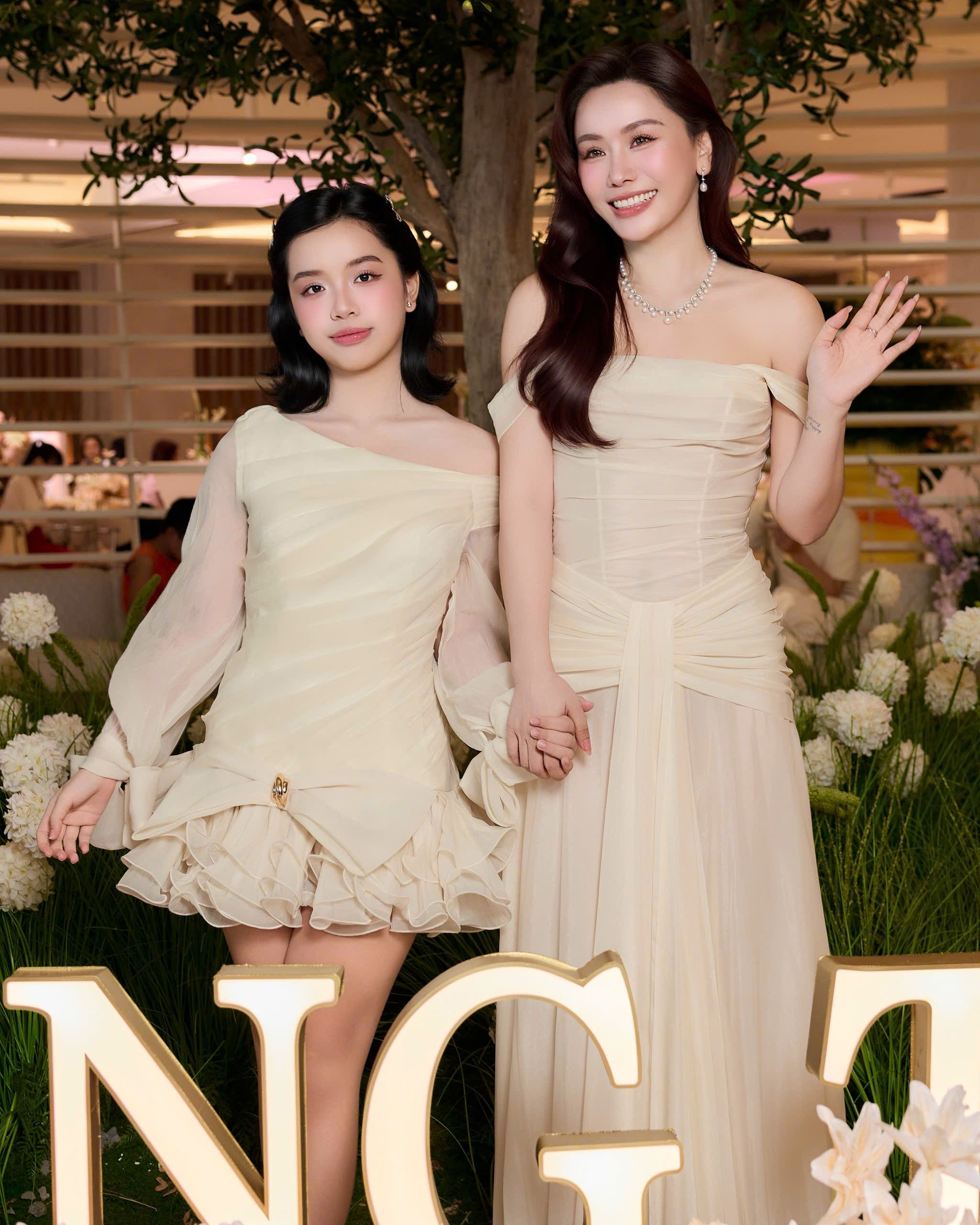 MC Anh Thơ và con gái 3.jpg