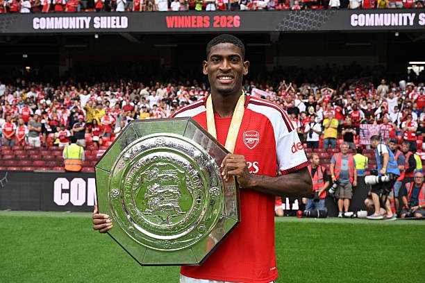 Cristhian Mosquera – 7 điểm: Từng chịu nhiều hoài nghi sau sai sót ở trận chung kết Champions League, nhưng Mosquera đã chơi rất vững vàng trong các pha không chiến lẫn tắc bóng; chỉ có một vài tình huống hơi lưỡng lự khi xử lý bóng ở hiệp hai.