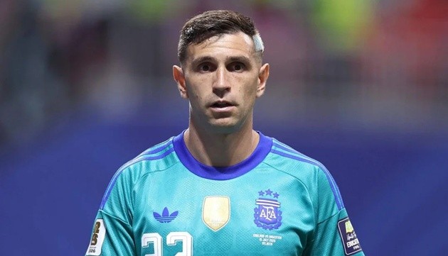 Juventus không thể thuyết phục Emi Martinez gia nhập CLB. (Ảnh: The Athletic)