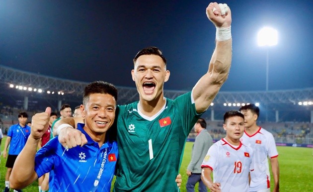 Lê Giang Patrik thoát thẻ đỏ nhờ VAR. (Ảnh: VFF)