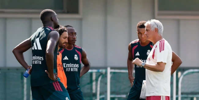 Mourinho với bài toán lắp ghép các tân binh vào đội hình. Ảnh: Getty.
