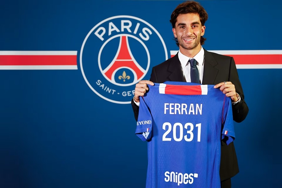 Ferran Torres đã chính thức gia nhập PSG. Ảnh: Paris Saint-Germain FC.