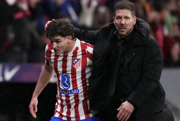 Simeone khẳng định Alvarez vẫn ở lại Atletico ở mùa giải 2026/27. Ảnh: Getty.