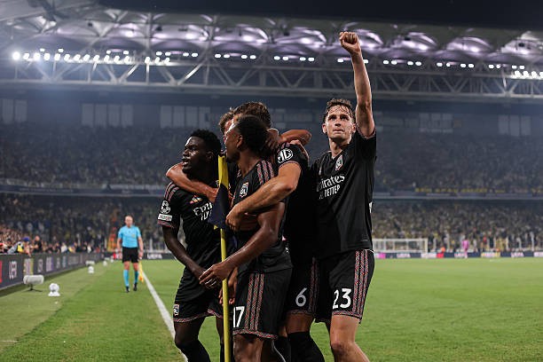Louis Openda ghi bàn giúp Lyon vượt lên. Ảnh: Getty Images