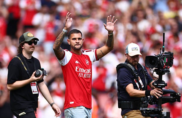 Bruno Guimaraes là bom tấn mùa hè của Arsenal. Ảnh: Getty.